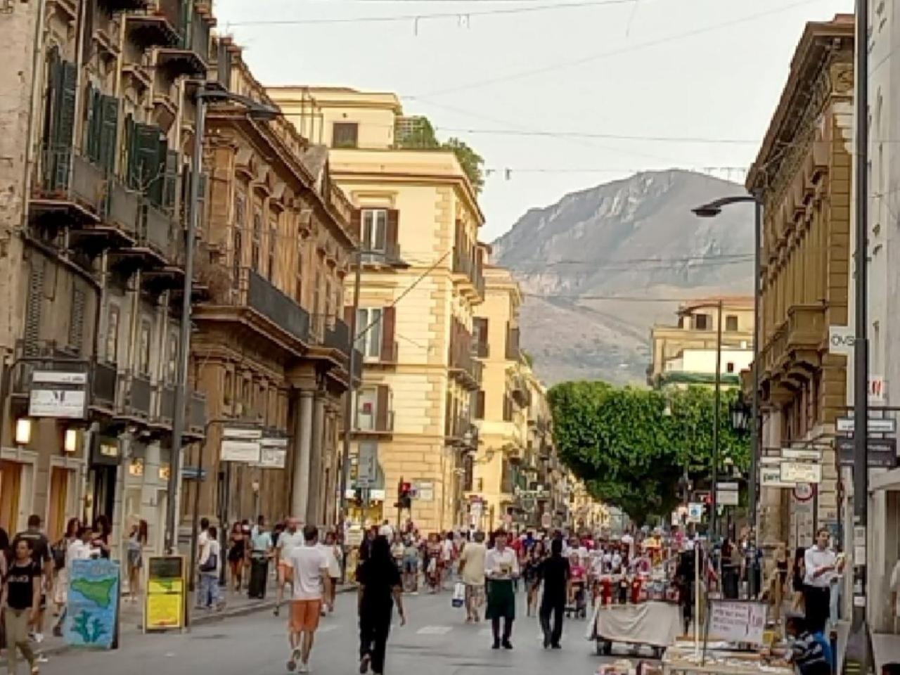 Apartamento Al Palazzo Del Principe Al Massimo Palermo Exterior foto